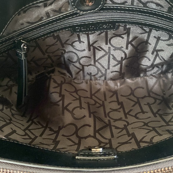 CALVIN KLEIN🖤CLASSIC BLACK🖤LOGO EMBOSSED MEDIUM HOBO SHOULDER BAG 🌟LIKE NEW🌟 - Picture 10 of 16